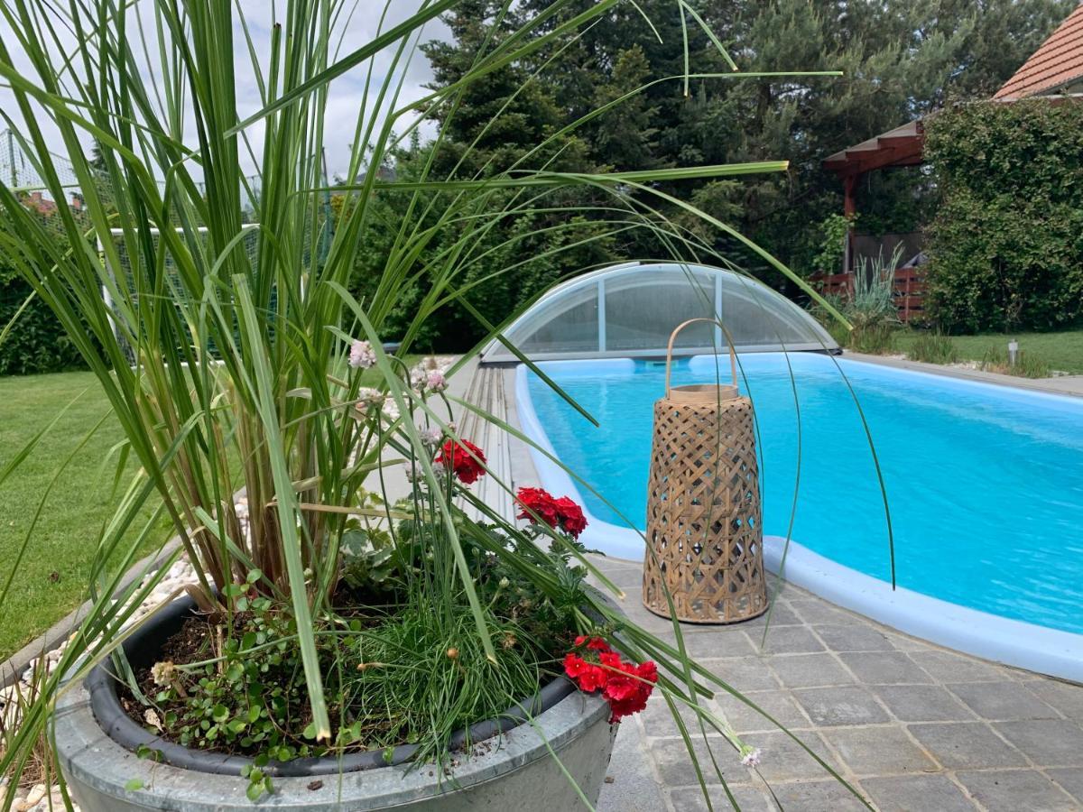 Pool & Lake Holiday Home มาร์คเคลแบร์ก ภายนอก รูปภาพ