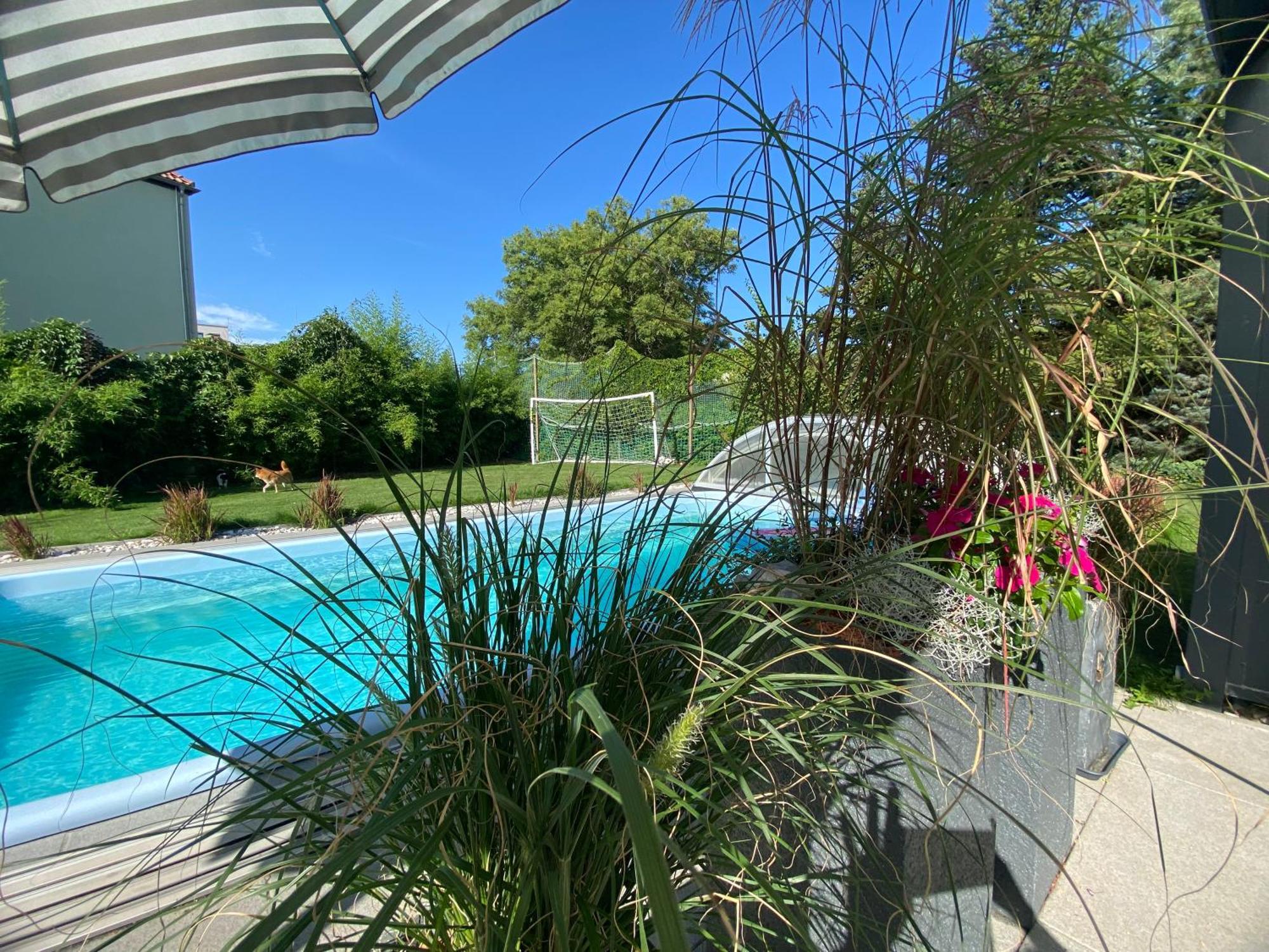 Pool & Lake Holiday Home มาร์คเคลแบร์ก ภายนอก รูปภาพ